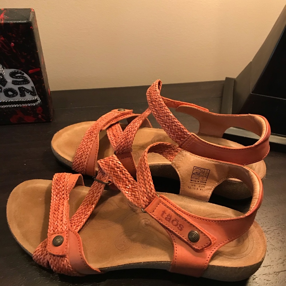 Taos Trulie Orange Sandal Size 10-10.5